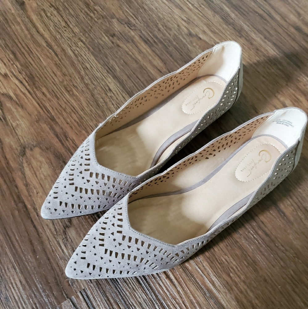 Pointed toe flats